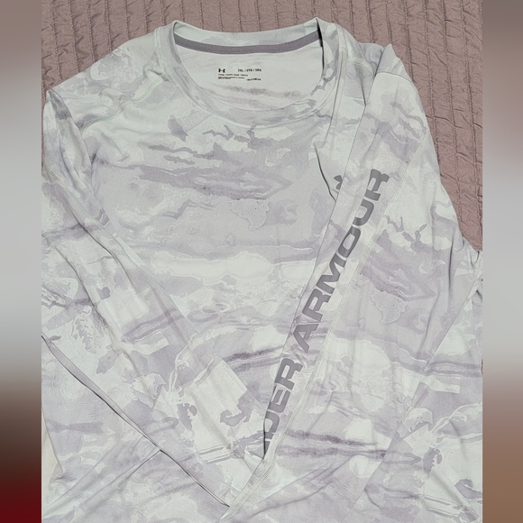 3 under Armour performance shirts. - Picture 3 of 5